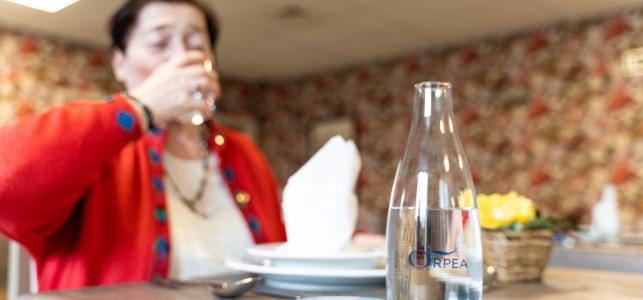 Retap bottle Resident drinking Terrasses des Hauts Prés