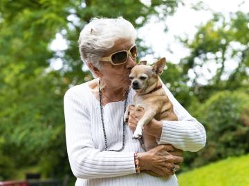 Les bienfaits de la zoothérapie pour les personnes âgées